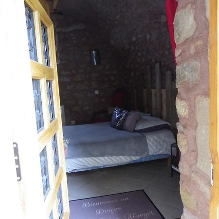 Le Donjon De La Reine Margot Bed & Breakfast Beaumont  Екстериор снимка