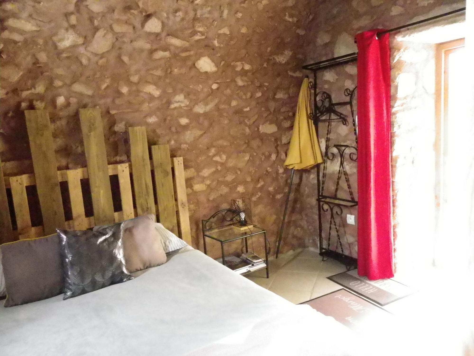 Le Donjon De La Reine Margot Bed & Breakfast Beaumont  Екстериор снимка